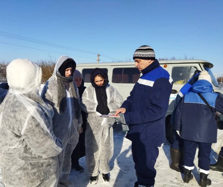 8 марта в селах Куликово и Заберёзово ветеринарные специалисты ГБУ «Мордовская РСББЖ» Краснослободская ветеринарная станция вместе со студентами ГБПОУ РМ «Краснослободский аграрный техникум» проводили  плановую вакцинацию домашней птицы против гриппа,  собак и кошек  против бешенства.