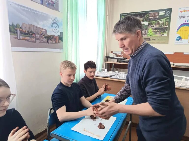 Глиняное ремесло от мастера 1 апреля в Саранском художественном училище имени Ф. В. Сычкова